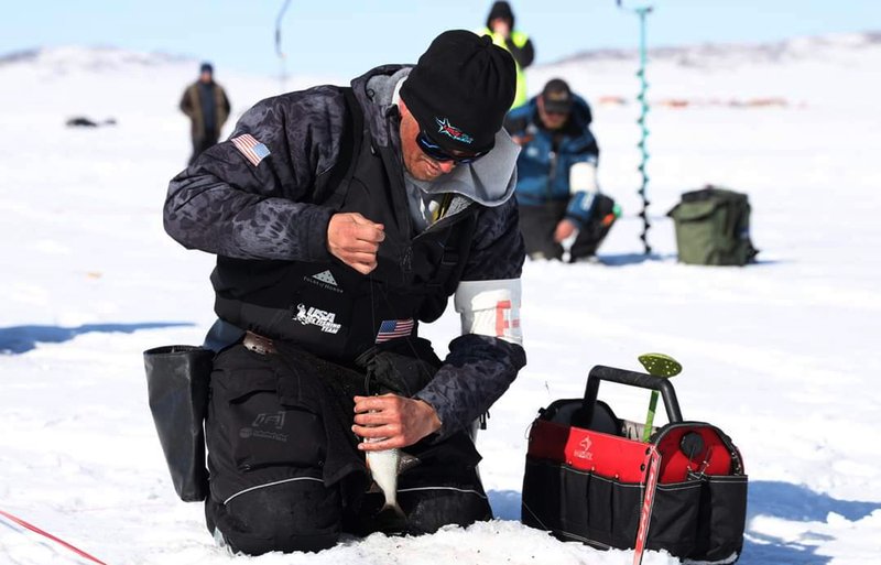 Learn about ice fishing gambling game
